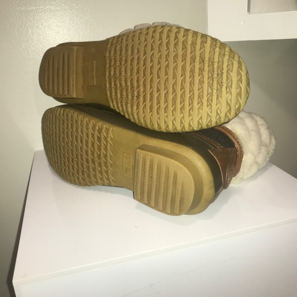 Tory Burch “Abbott” shearling snow/rain duck boots - Picture 15 of 16